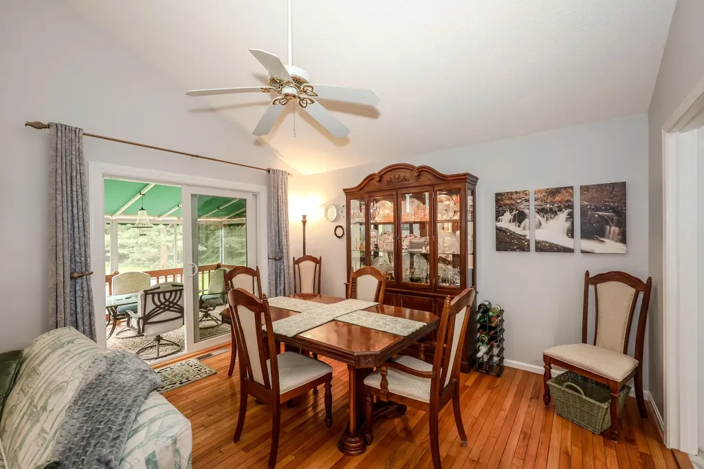 82 Winterwood Drive Londonderry NH 03053