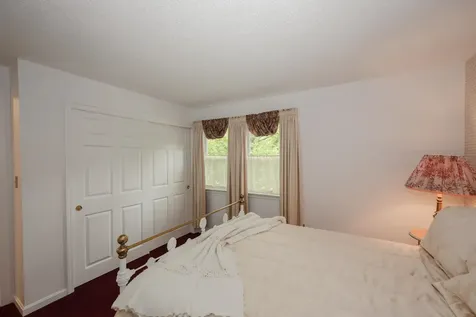 82 Winterwood Drive Londonderry NH 03053