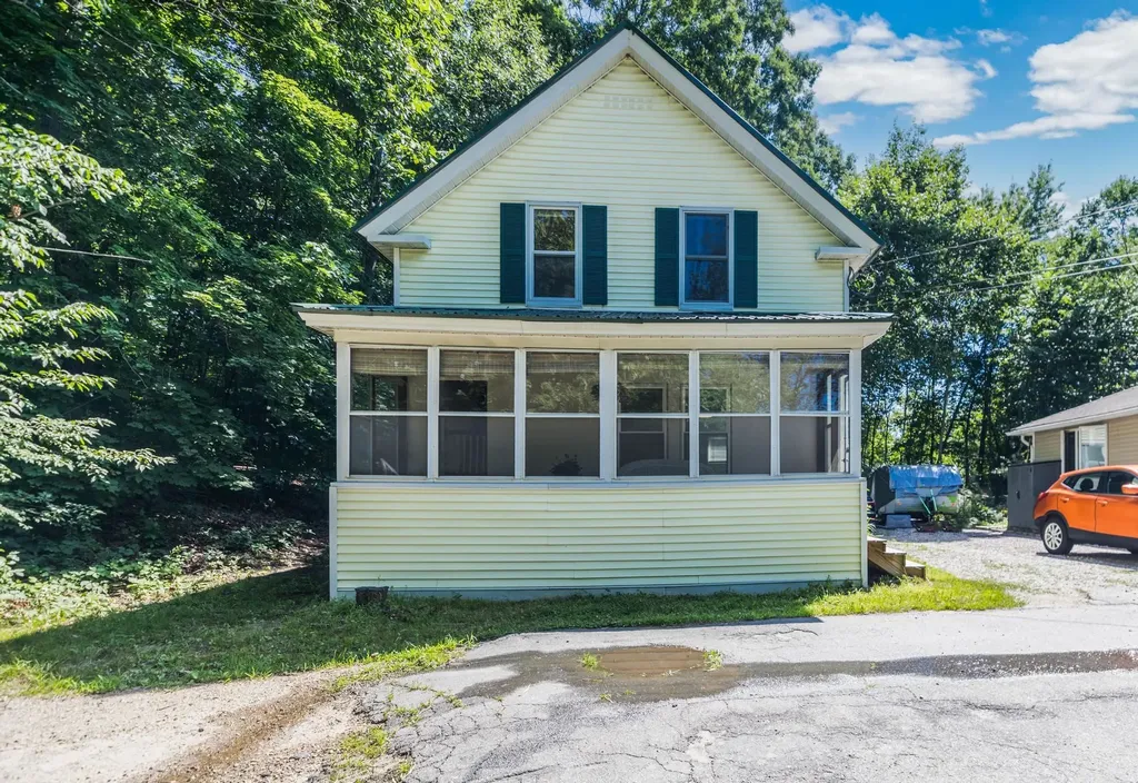 5 Tuttle Court Rochester NH 03839
