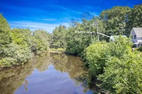 5 Tuttle Court Rochester NH 03839