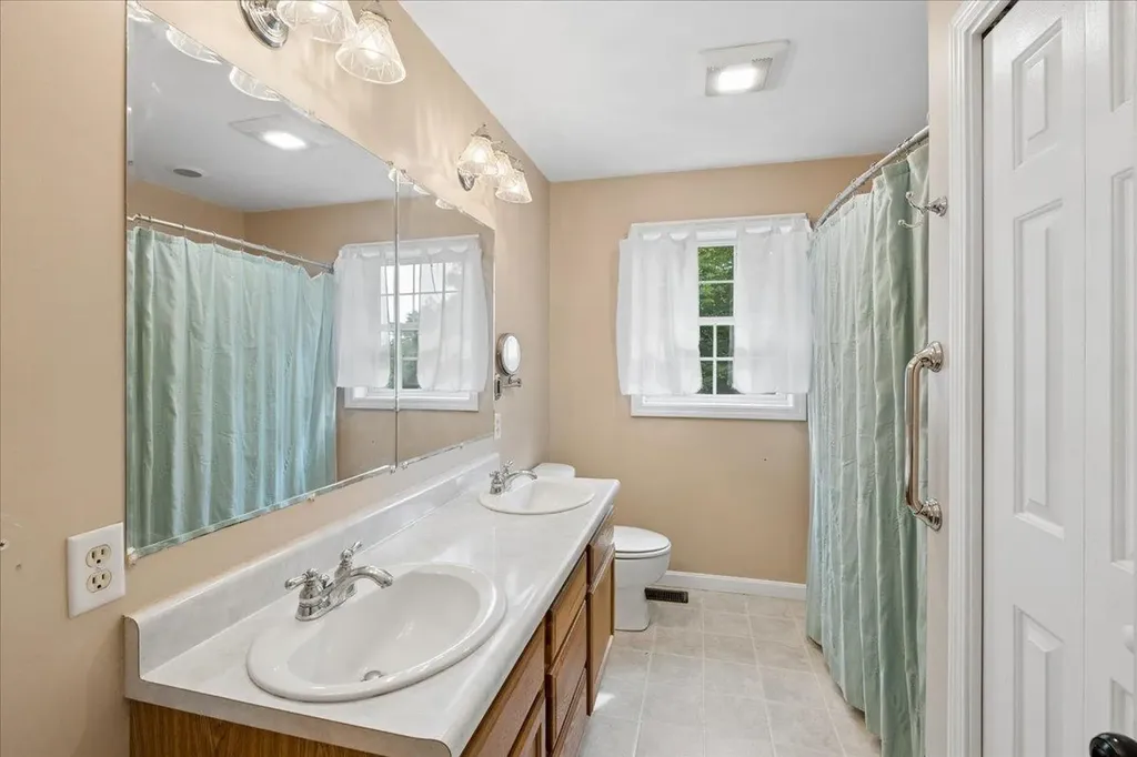11 Hedman Lane Temple NH 03084