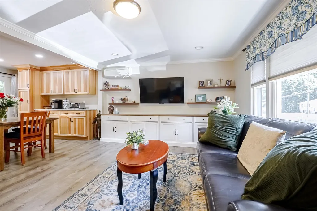 25 R Derryfield Road Derry NH 03038