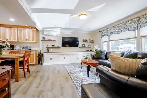 25 R Derryfield Road Derry NH 03038