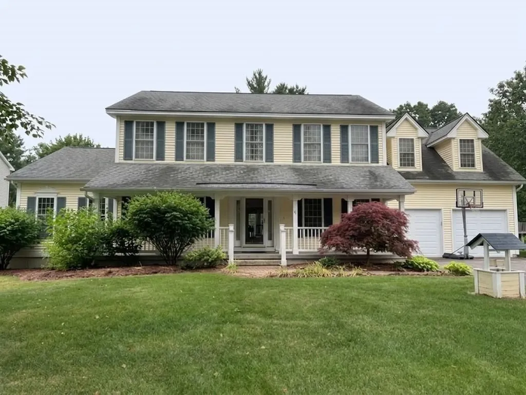 8 Winding Road Bedford NH 03110