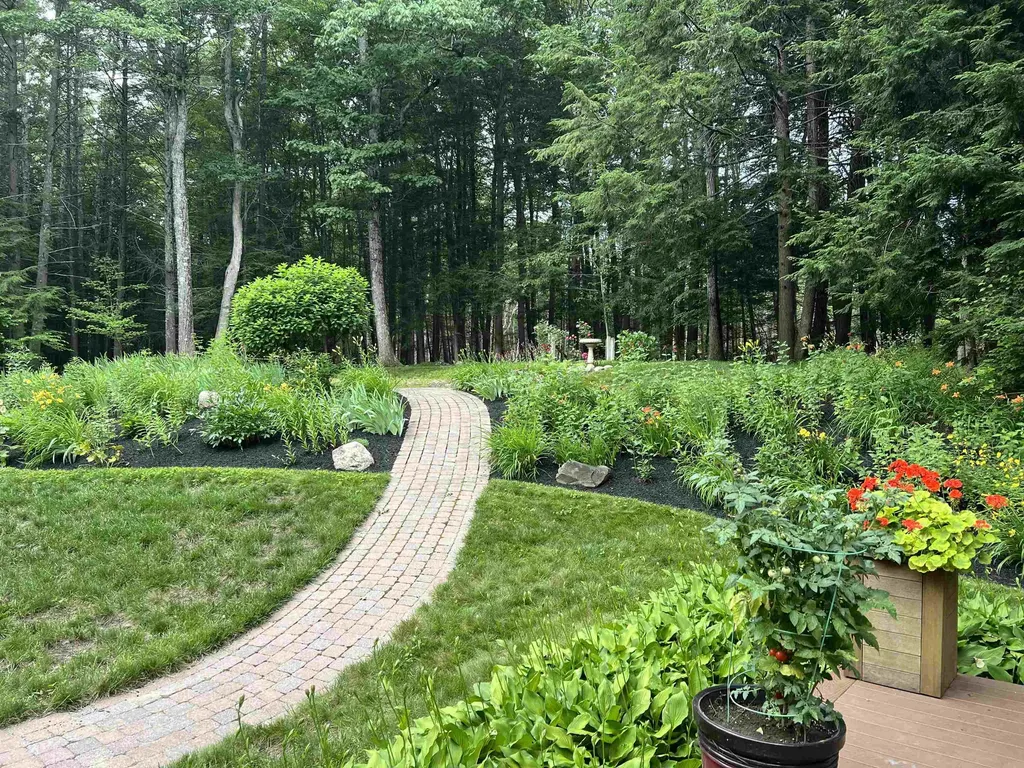 15 Emerald Drive Danville NH 03819