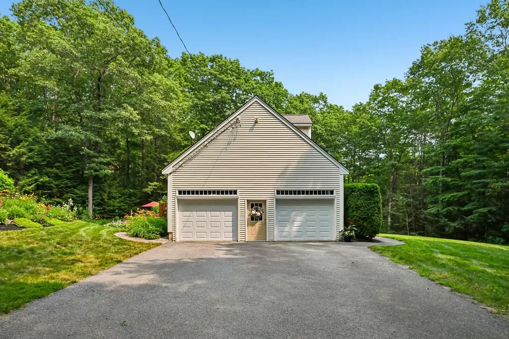 15 Emerald Drive Danville NH 03819