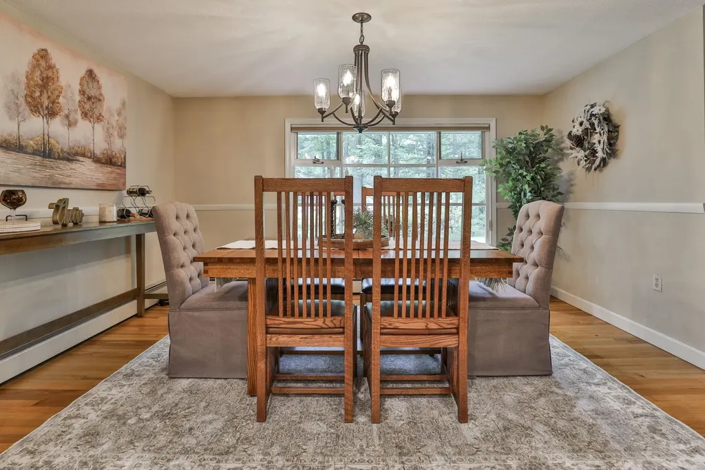24 Cricket Hill Drive Amherst NH 03031
