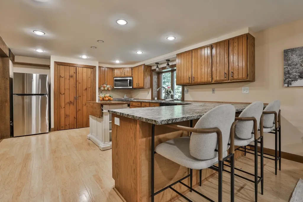 24 Cricket Hill Drive Amherst NH 03031