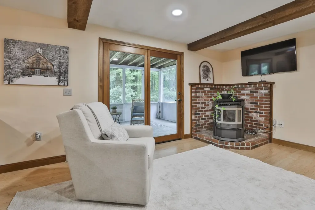 24 Cricket Hill Drive Amherst NH 03031