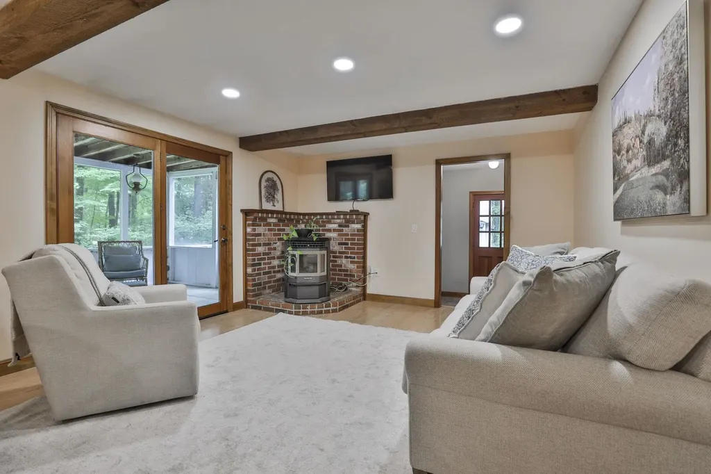 24 Cricket Hill Drive Amherst NH 03031