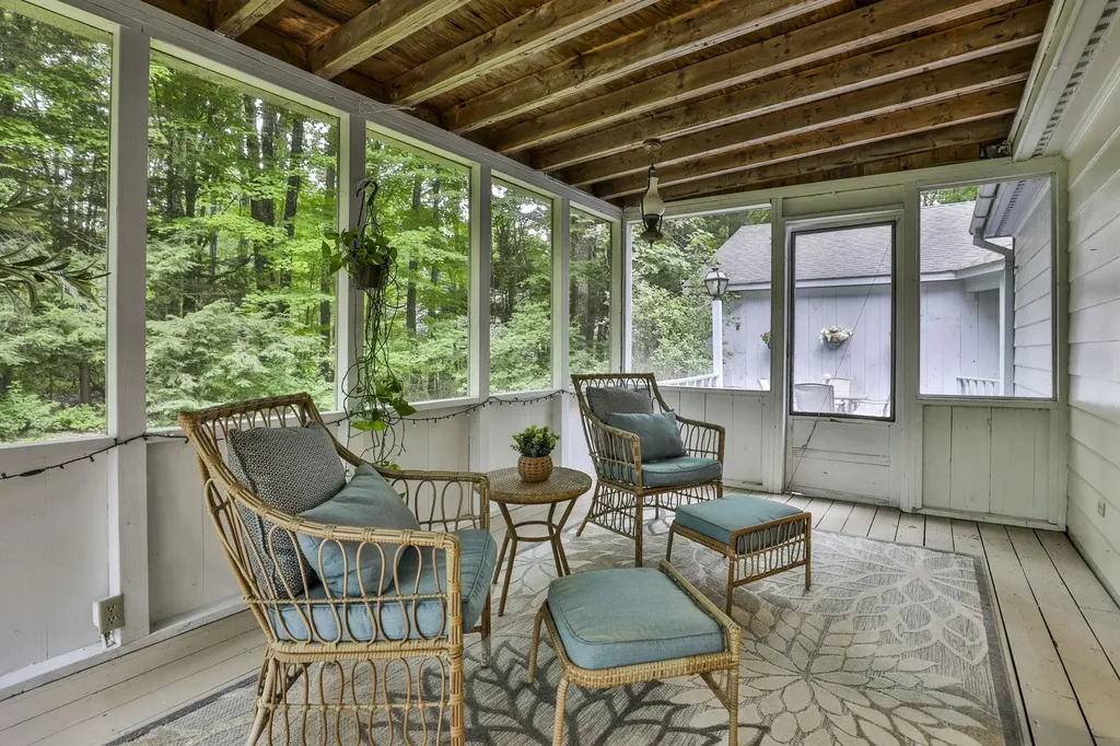 24 Cricket Hill Drive Amherst NH 03031