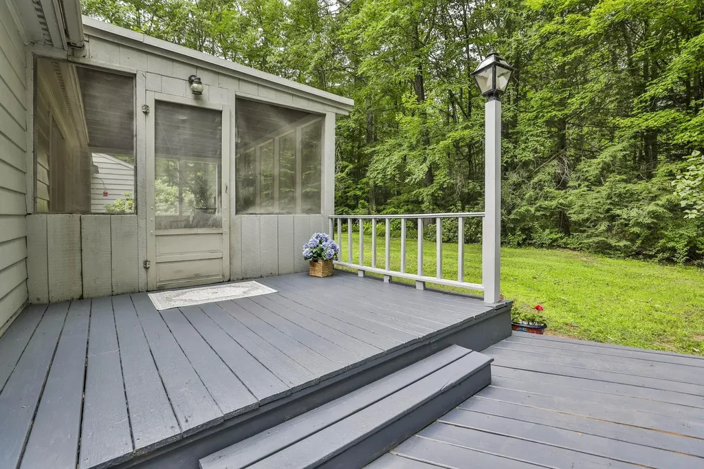 24 Cricket Hill Drive Amherst NH 03031