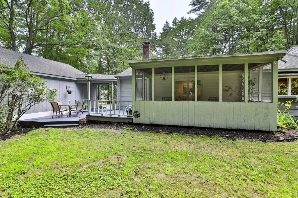 24 Cricket Hill Drive Amherst NH 03031