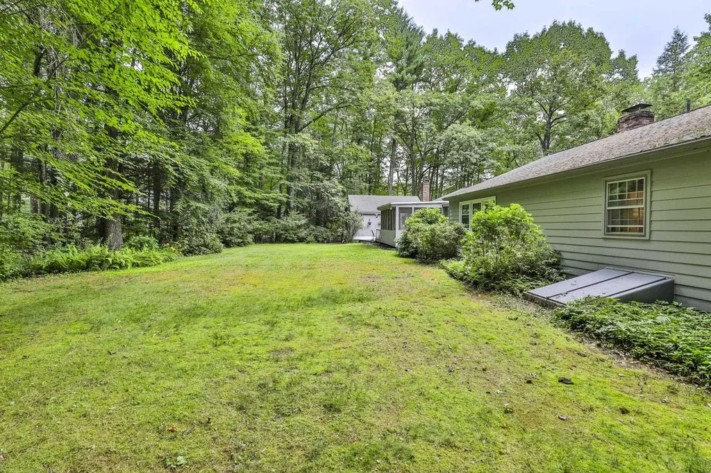 24 Cricket Hill Drive Amherst NH 03031