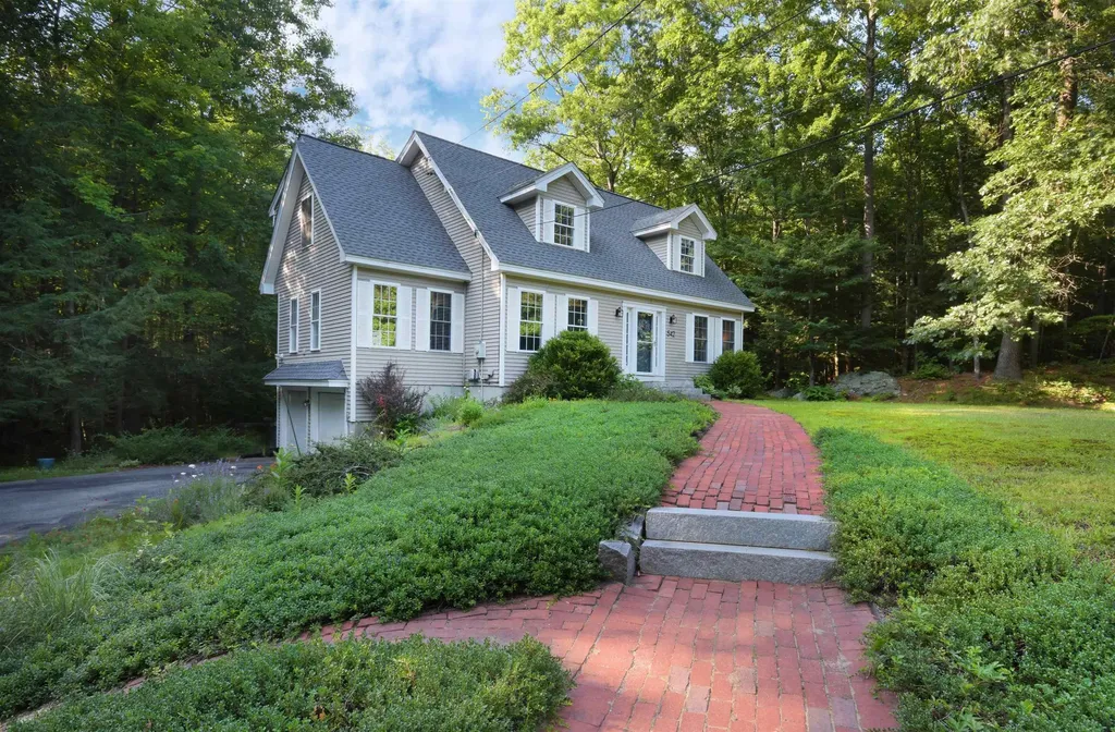 542 Cross Country Road Pembroke NH 03275