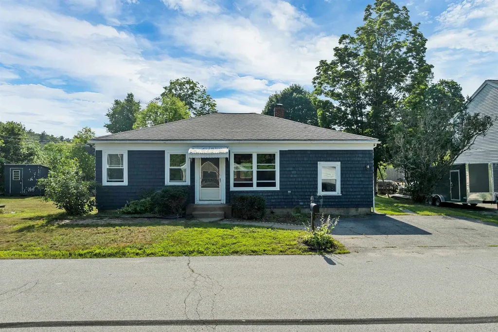 3 Pond Street Newmarket NH 03857
