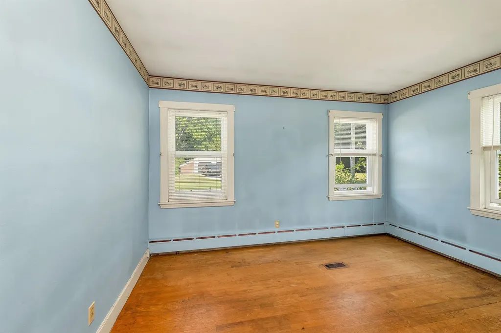 3 Pond Street Newmarket NH 03857
