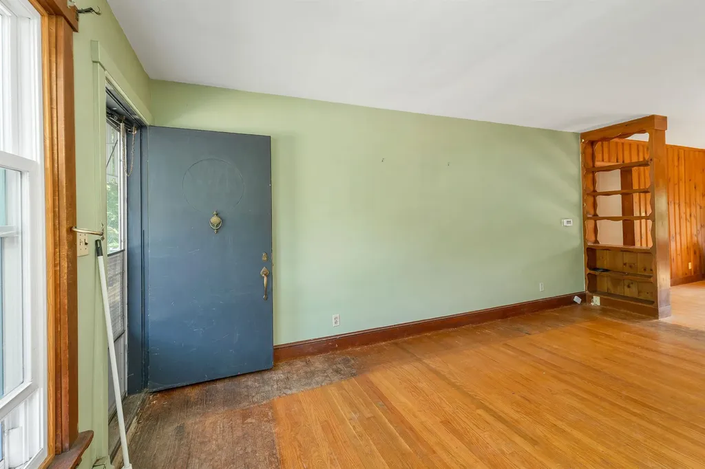 3 Pond Street Newmarket NH 03857