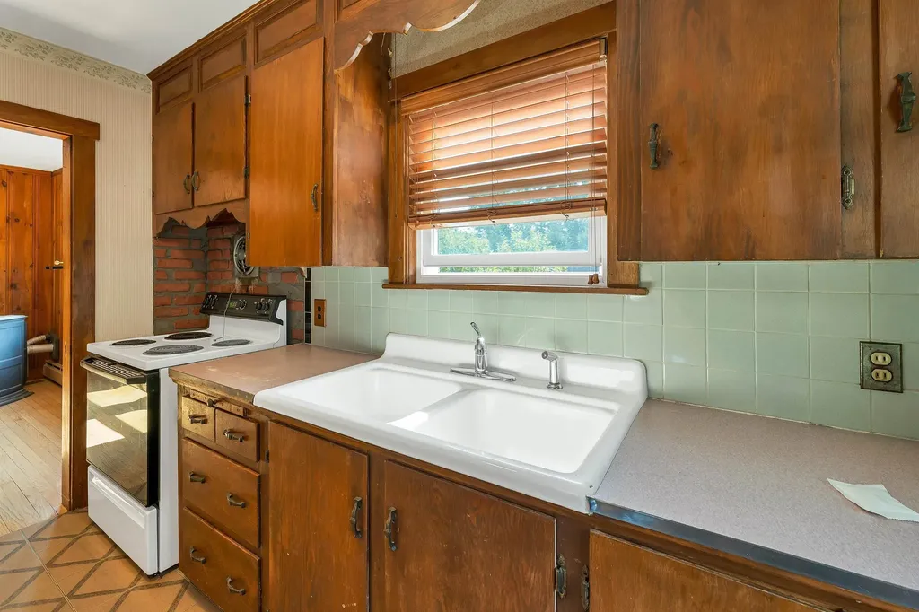 3 Pond Street Newmarket NH 03857