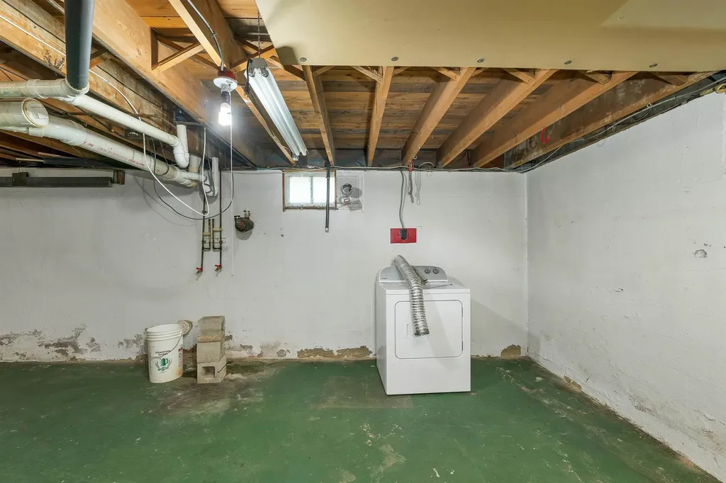3 Pond Street Newmarket NH 03857