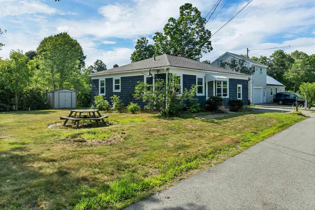 3 Pond Street Newmarket NH 03857