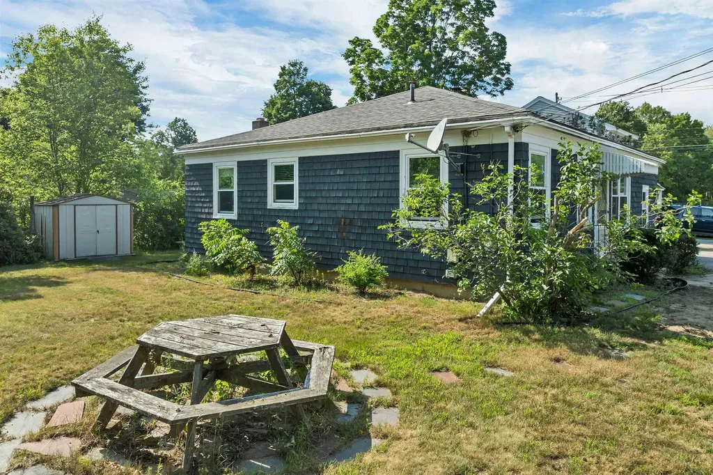 3 Pond Street Newmarket NH 03857