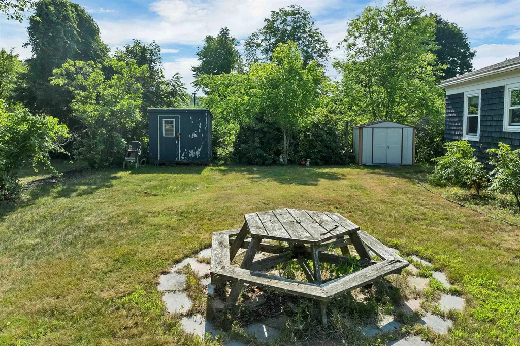 3 Pond Street Newmarket NH 03857