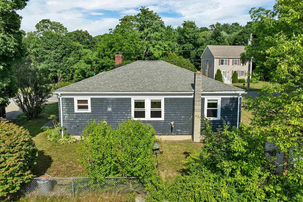 3 Pond Street Newmarket NH 03857