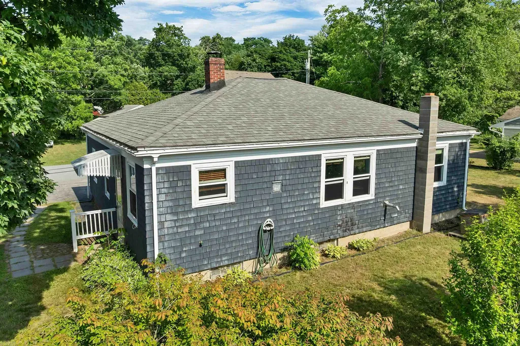3 Pond Street Newmarket NH 03857
