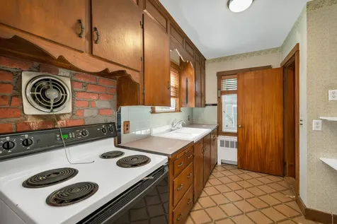3 Pond Street Newmarket NH 03857