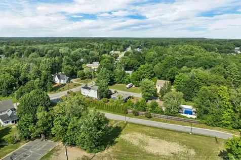 3 Pond Street Newmarket NH 03857