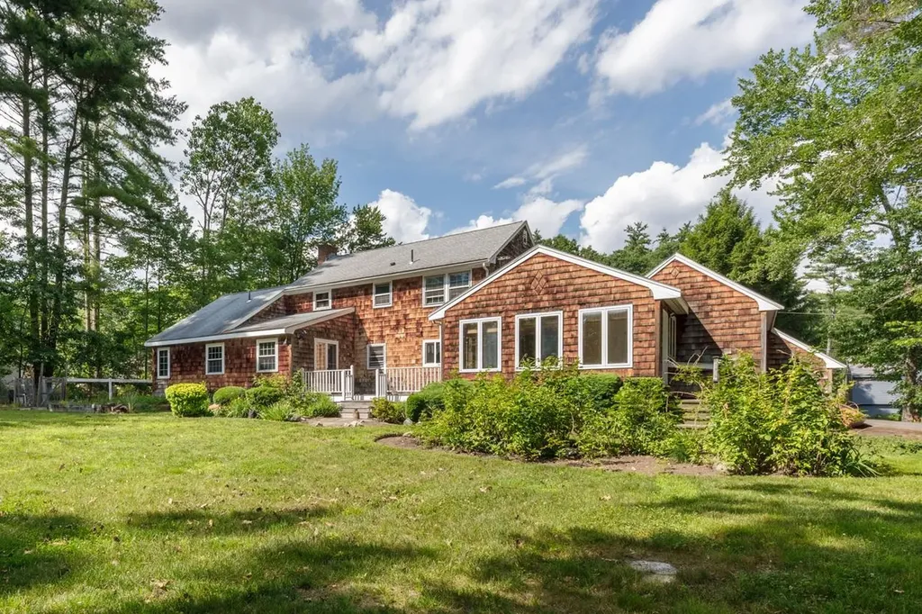 17 Reeds Ferry Way Merrimack NH 03054