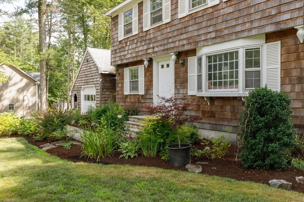 17 Reeds Ferry Way Merrimack NH 03054