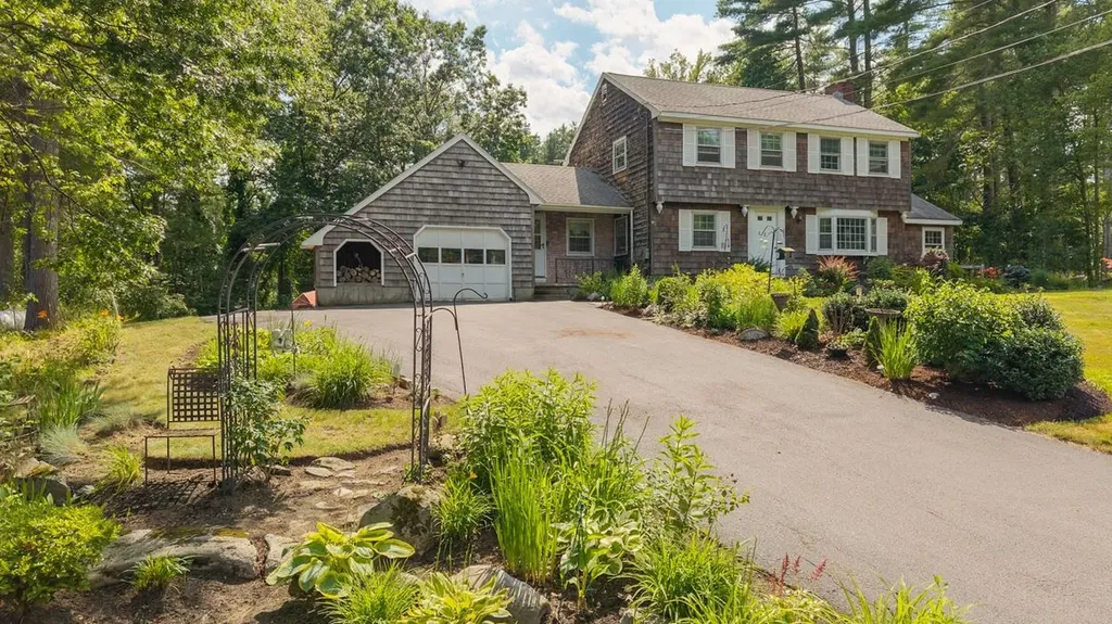 17 Reeds Ferry Way Merrimack NH 03054