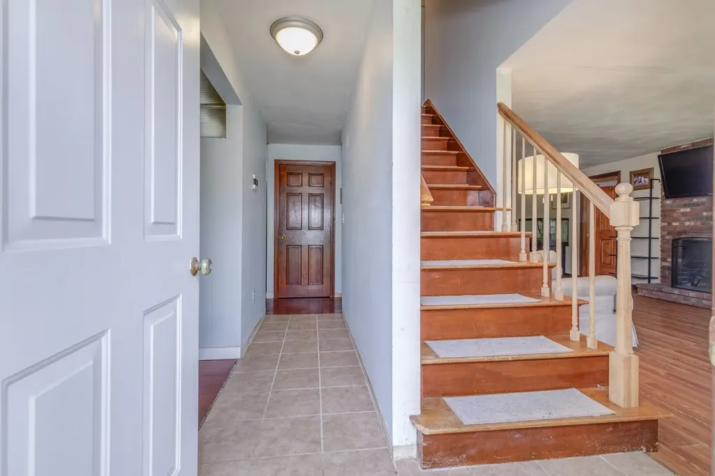 17 Reeds Ferry Way Merrimack NH 03054