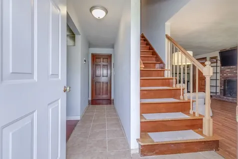 17 Reeds Ferry Way Merrimack NH 03054