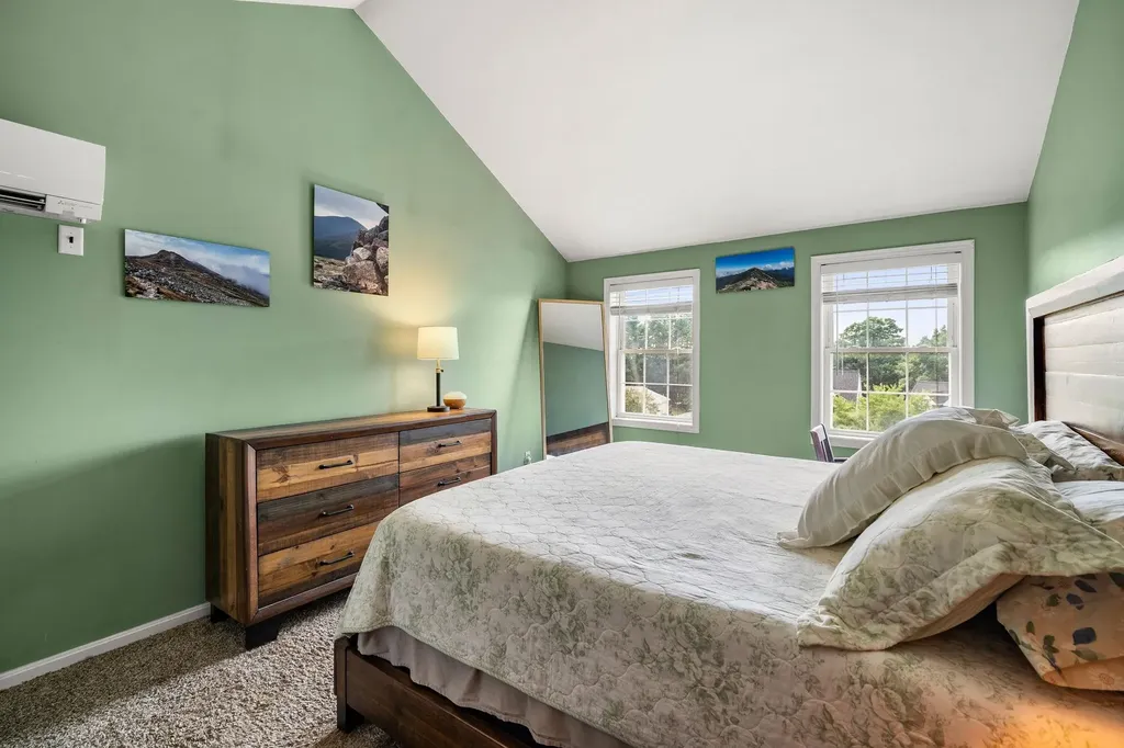 4 Squamscott Avenue Derry NH 03038