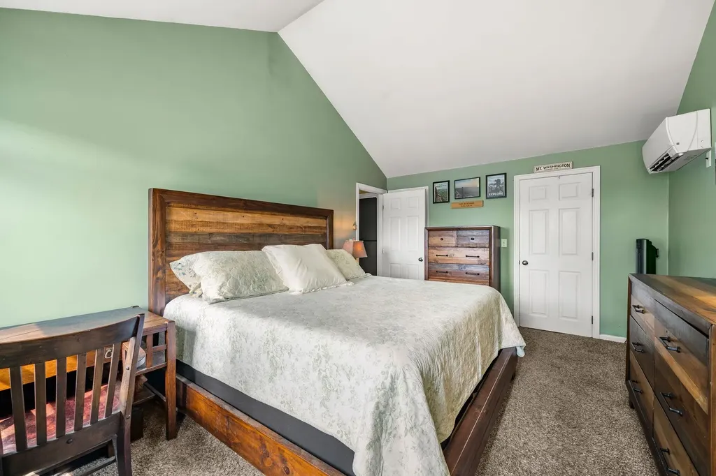 4 Squamscott Avenue Derry NH 03038