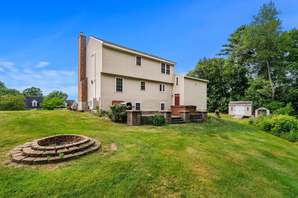 4 Squamscott Avenue Derry NH 03038