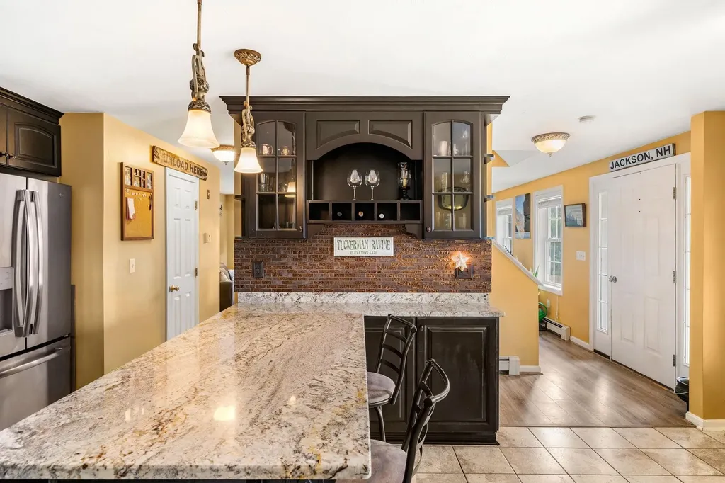 4 Squamscott Avenue Derry NH 03038