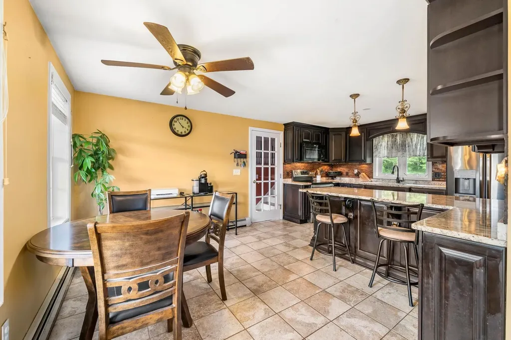4 Squamscott Avenue Derry NH 03038