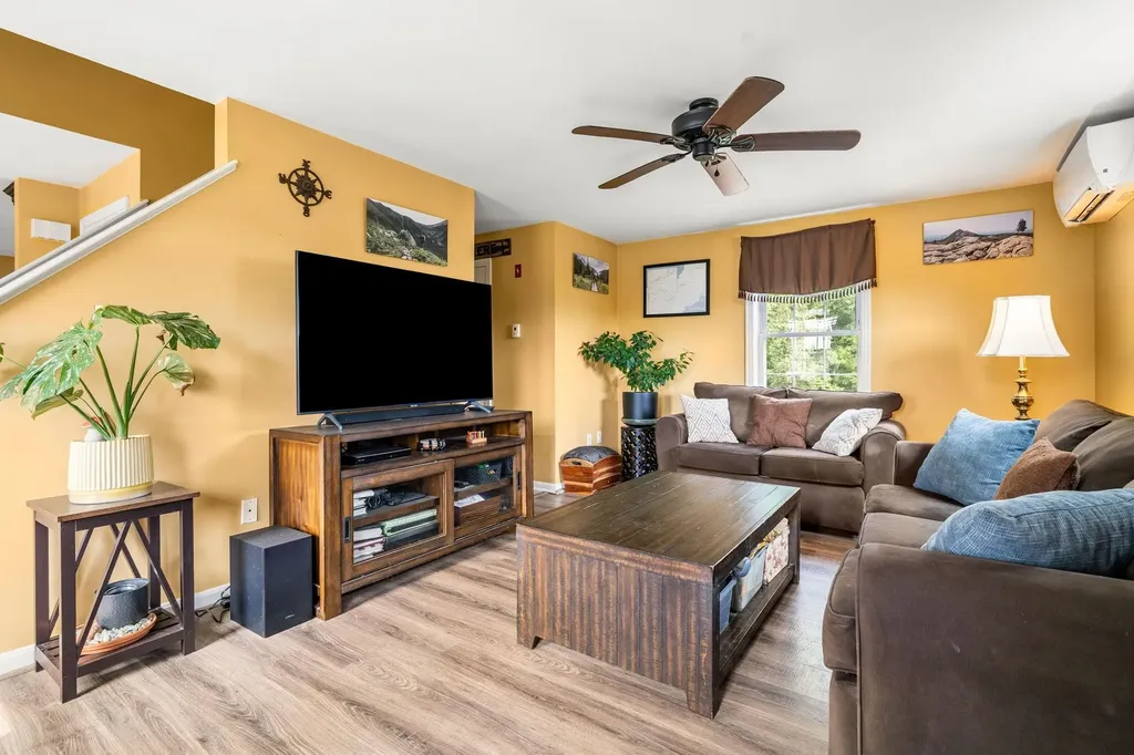 4 Squamscott Avenue Derry NH 03038