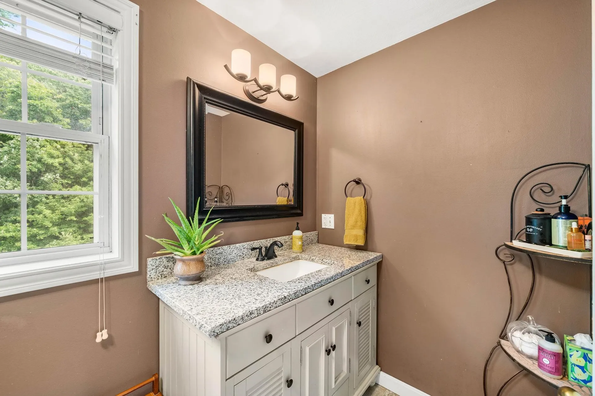 4 Squamscott Avenue Derry NH 03038