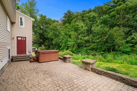 4 Squamscott Avenue Derry NH 03038