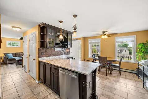 4 Squamscott Avenue Derry NH 03038