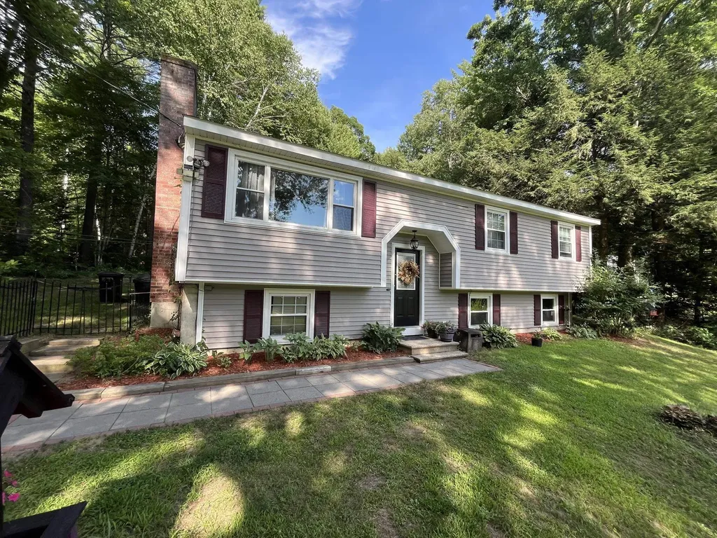 196 Tanglewood Drive Henniker NH 03242
