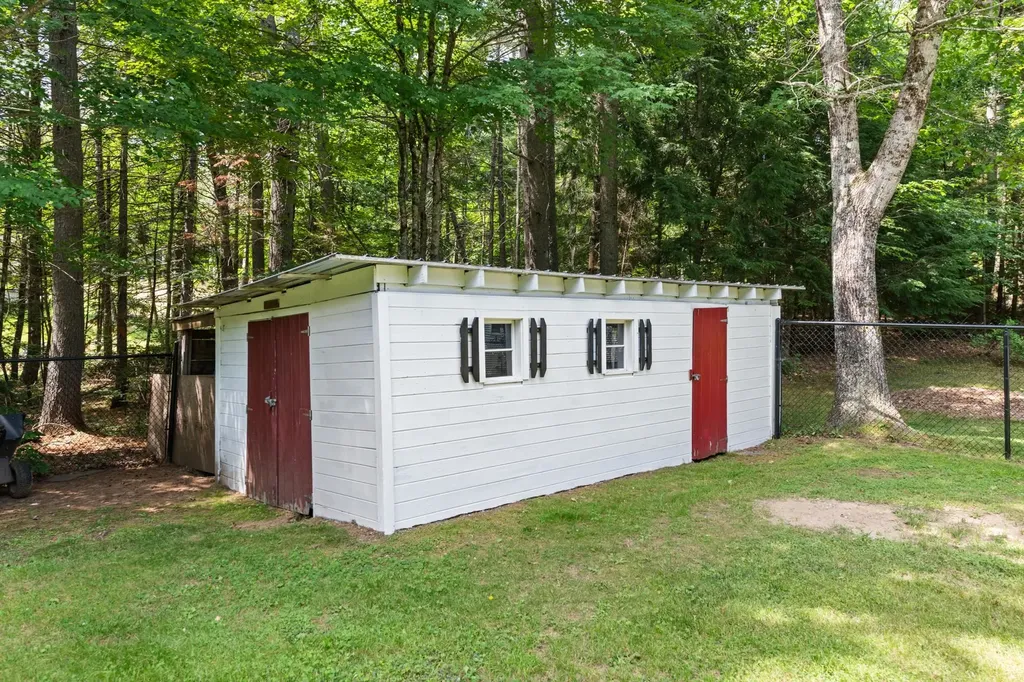 56 Barry Highlands Road Danbury NH 03230