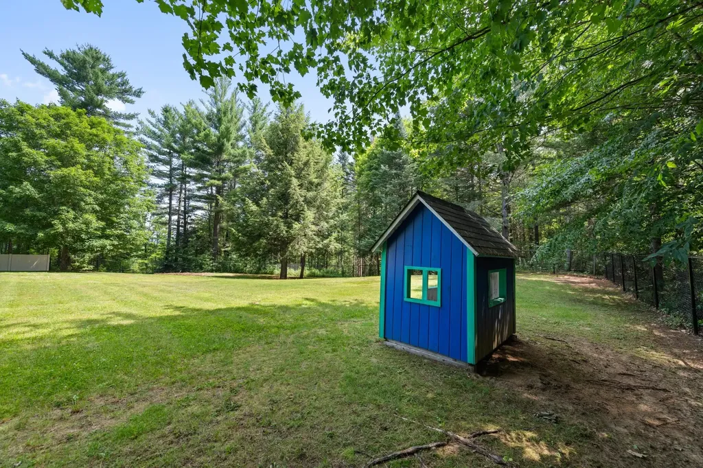56 Barry Highlands Road Danbury NH 03230