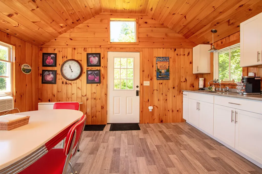 100 Nanas Lane Concord VT 05824