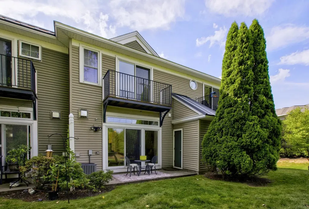 92 Riverwalk Way Manchester NH 03101
